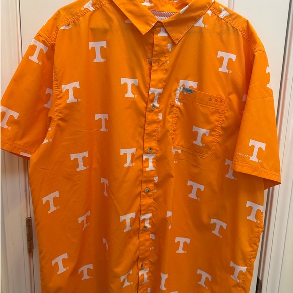 Columbia Other - Columbia PFG TN Volunteers Slack Tide Button Up Shirt